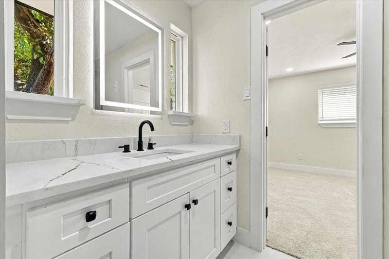 115 N Venice Drive, Duncanville TX 75116 - Photo 5
