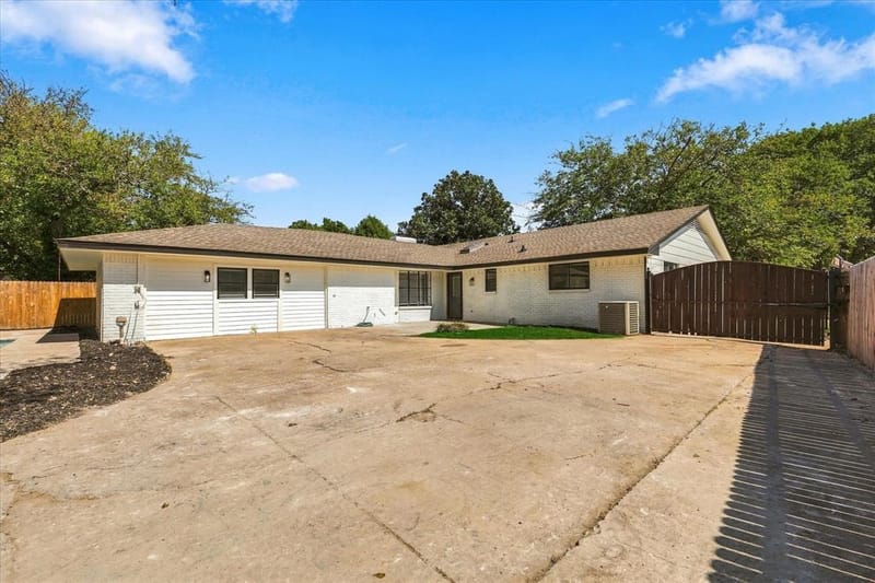 115 N Venice Drive, Duncanville TX 75116 - Photo 8