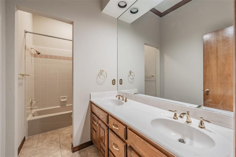 6010 Millwood Drive, Arlington TX 76016 - Photo 11