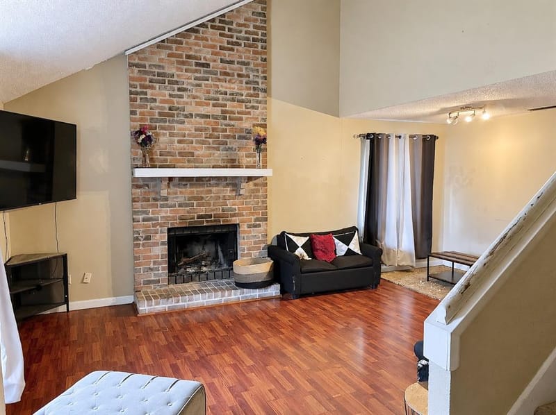 2926 Bonanza Lane, Garland TX 75042 - Photo 2