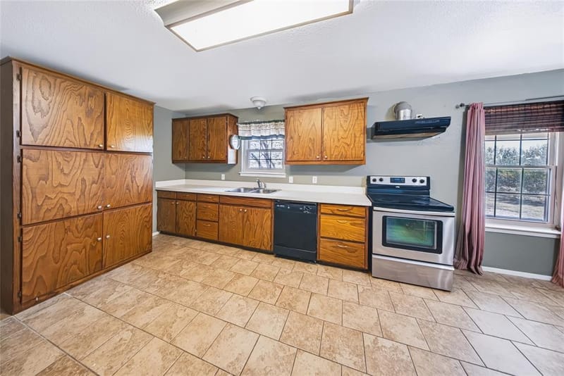 560 Green Acres Road, Weatherford TX 76088 - Photo 9