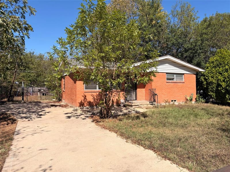 8109 Burroaks Drive, Dallas TX 75217