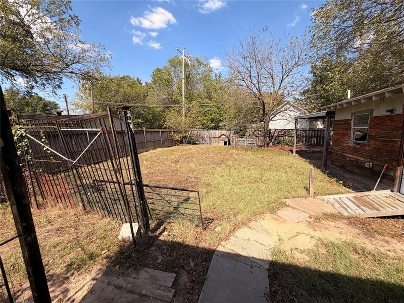 8109 Burroaks Drive, Dallas TX 75217 - Photo 20