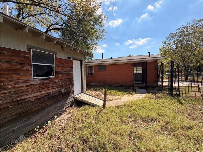 8109 Burroaks Drive, Dallas TX 75217 - Photo 24