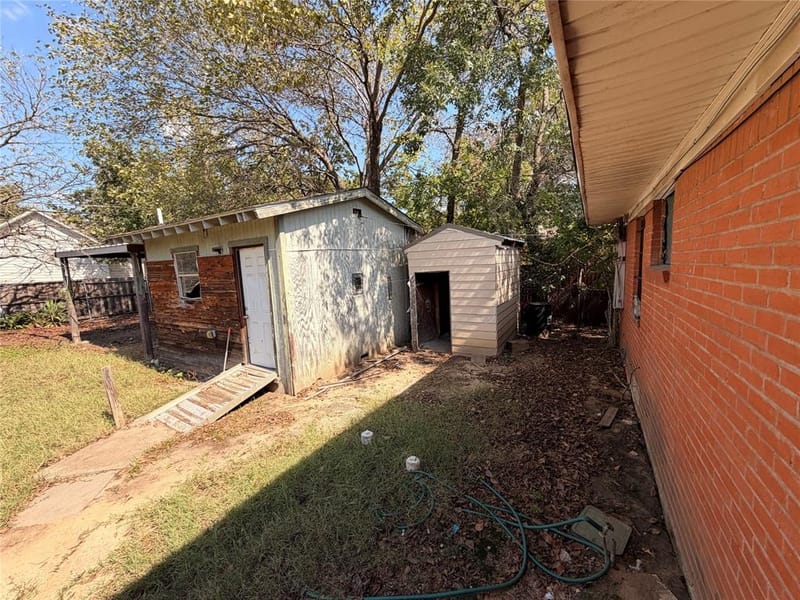 8109 Burroaks Drive, Dallas TX 75217 - Photo 21