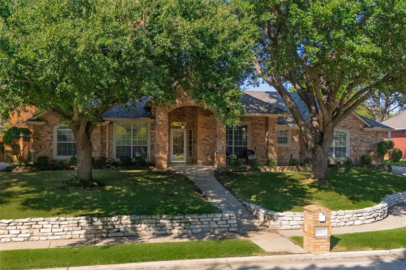 5593 Greenview Court, North Richland Hills TX 76148