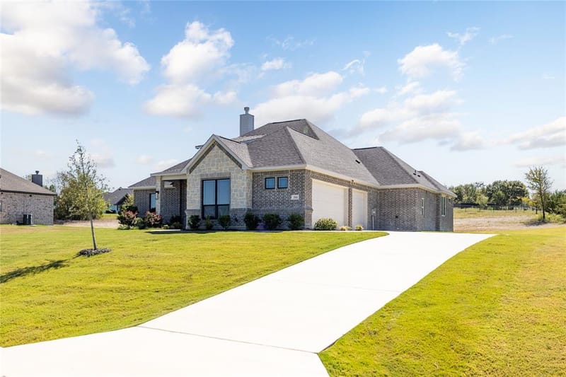 104 Oak Meadow Lane, Weatherford TX 76085 - Photo 2