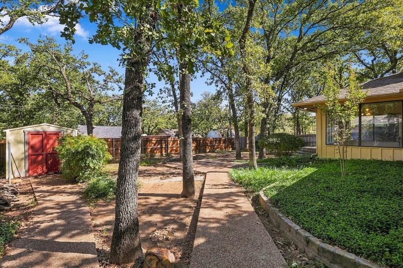 212 Heneretta Drive, Hurst TX 76054 - Photo 32