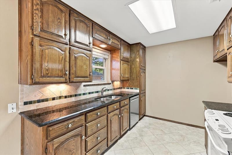 212 Heneretta Drive, Hurst TX 76054 - Photo 8