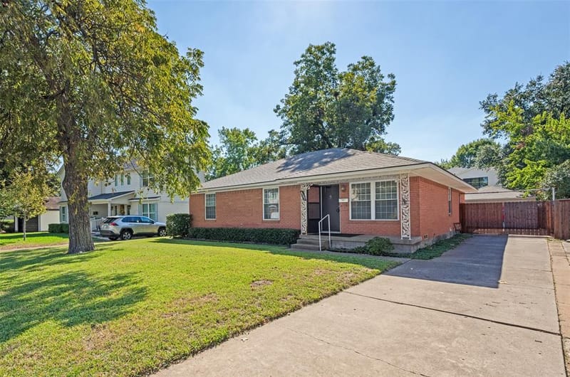 9307 Leaside Drive, Dallas TX 75238 - Photo 2
