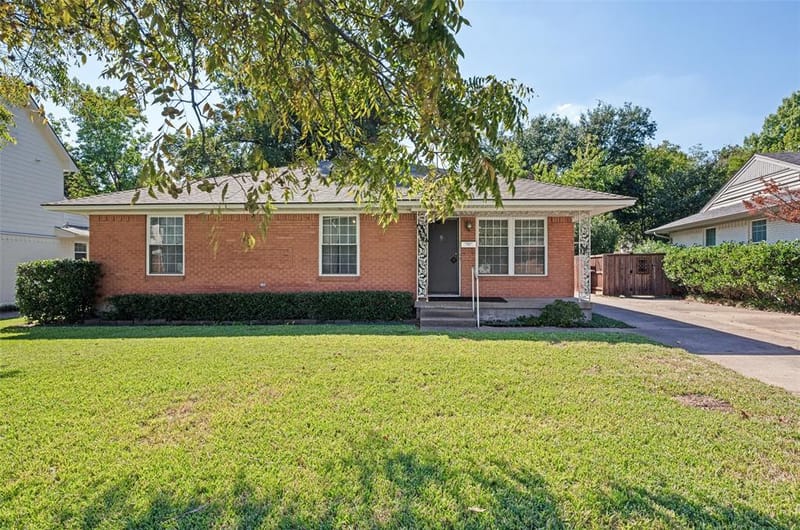 9307 Leaside Drive, Dallas TX 75238 - Photo 3