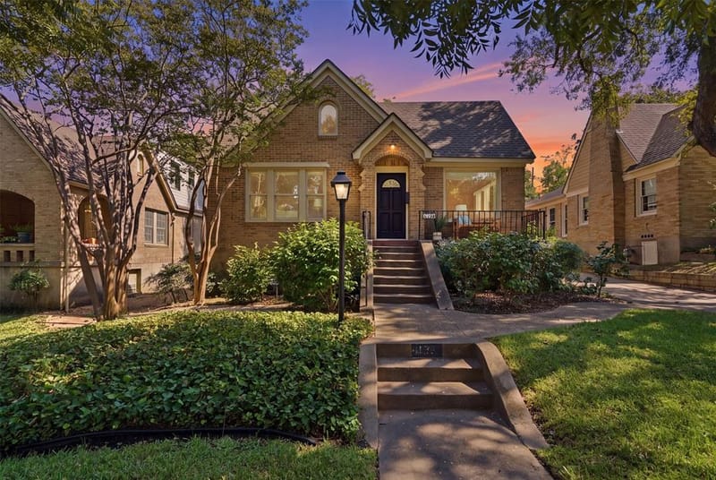 1138 N Edgefield Avenue, Dallas TX 75208