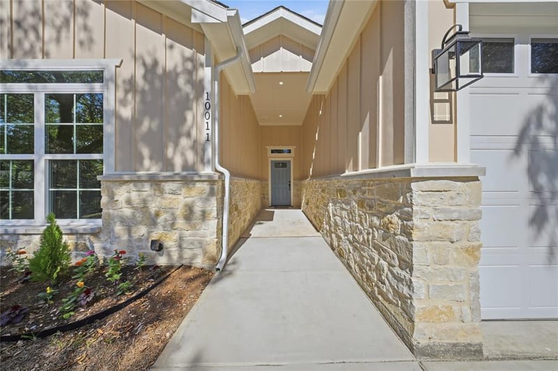 10011 Lansdowne Drive, Dallas TX 75217 - Photo 2