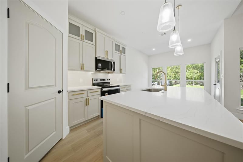 10011 Lansdowne Drive, Dallas TX 75217 - Photo 9