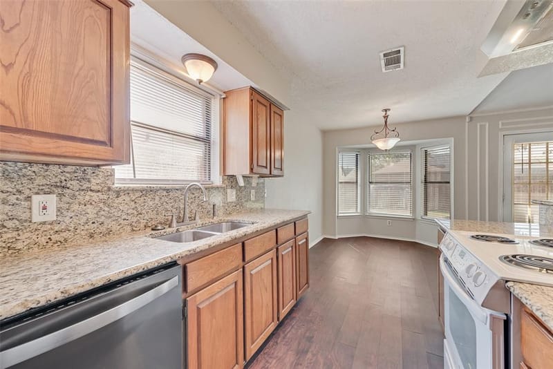 806 Wind Brooke Drive, Arlington TX 76001 - Photo 16