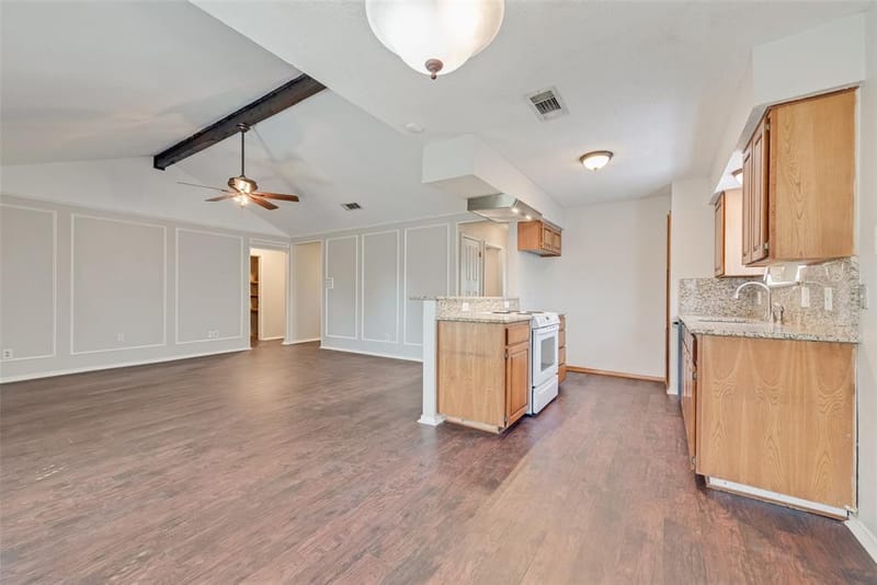 806 Wind Brooke Drive, Arlington TX 76001 - Photo 12