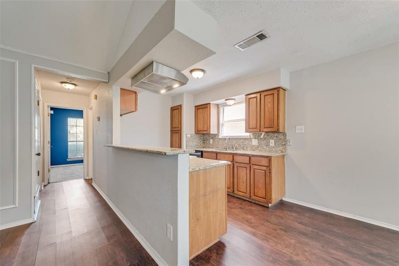 806 Wind Brooke Drive, Arlington TX 76001 - Photo 10