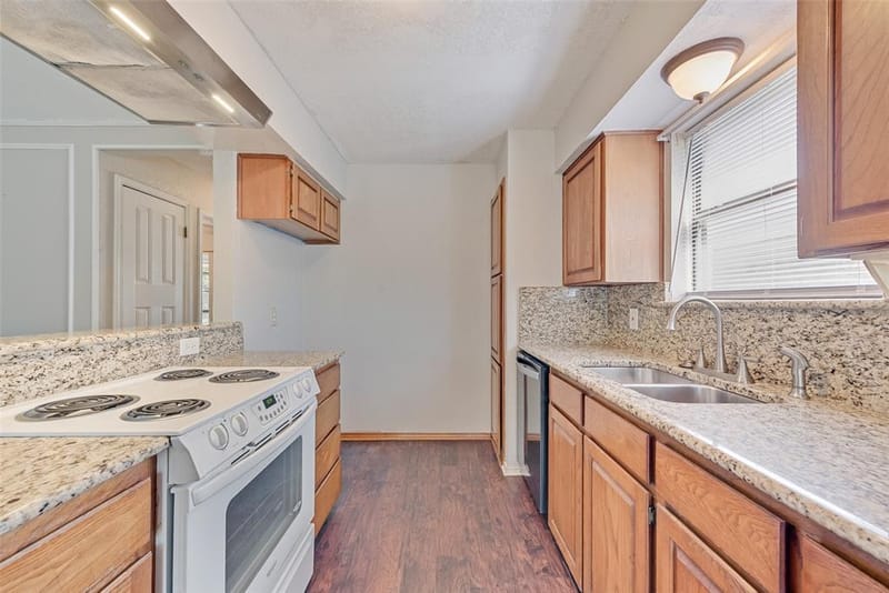 806 Wind Brooke Drive, Arlington TX 76001 - Photo 14