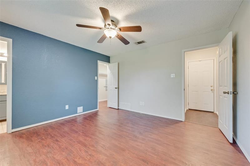 806 Wind Brooke Drive, Arlington TX 76001 - Photo 4