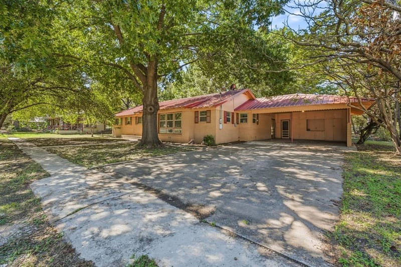 608 S Austin Street, De Leon TX 76444 - Photo 2
