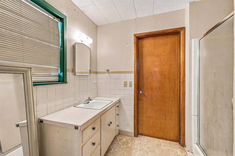 608 S Austin Street, De Leon TX 76444 - Photo 17