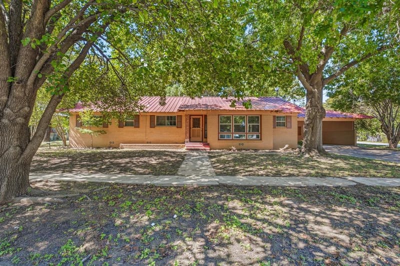 608 S Austin Street, De Leon TX 76444