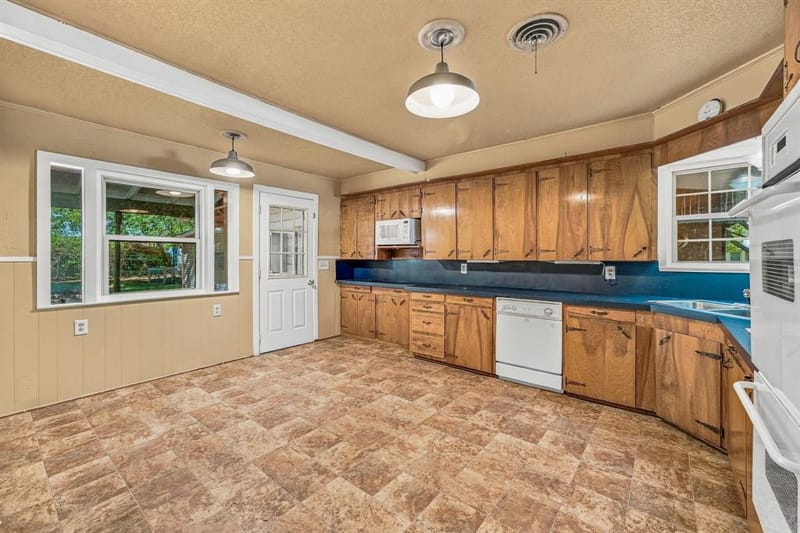 608 S Austin Street, De Leon TX 76444 - Photo 9