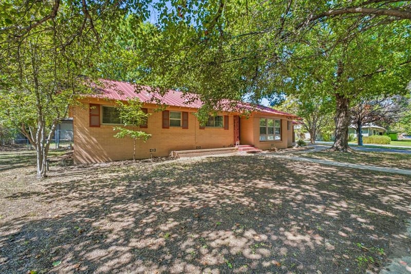 608 S Austin Street, De Leon TX 76444 - Photo 4