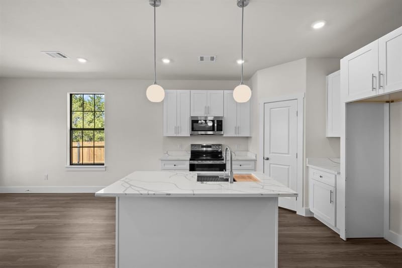 932 Bosque River Drive, Granbury TX 76048 - Photo 8