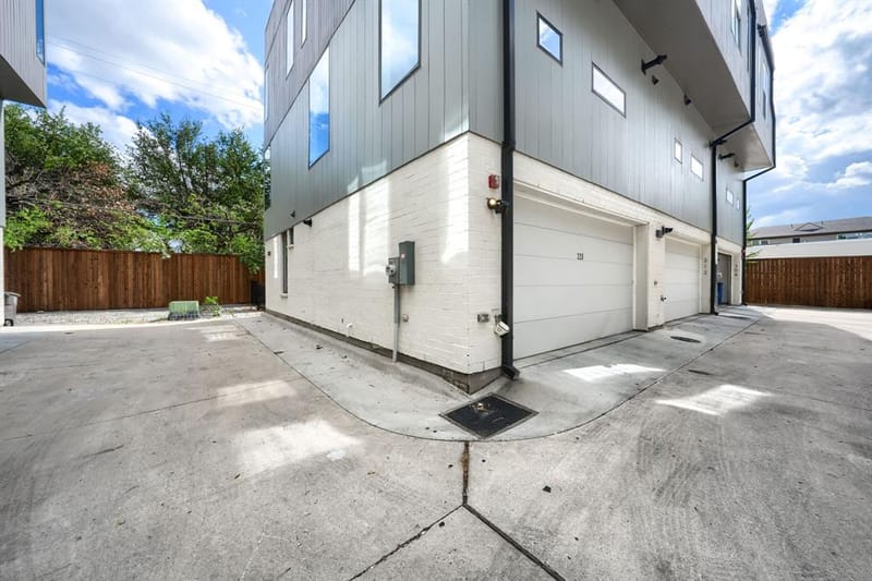 320 Mathey Court, Dallas TX 75208 - Photo 32