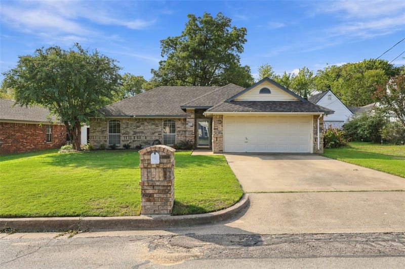 411 W Spring Street, Weatherford TX 76086