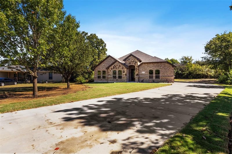 1594 E Springcrest Circle, Lancaster TX 75134 - Photo 2