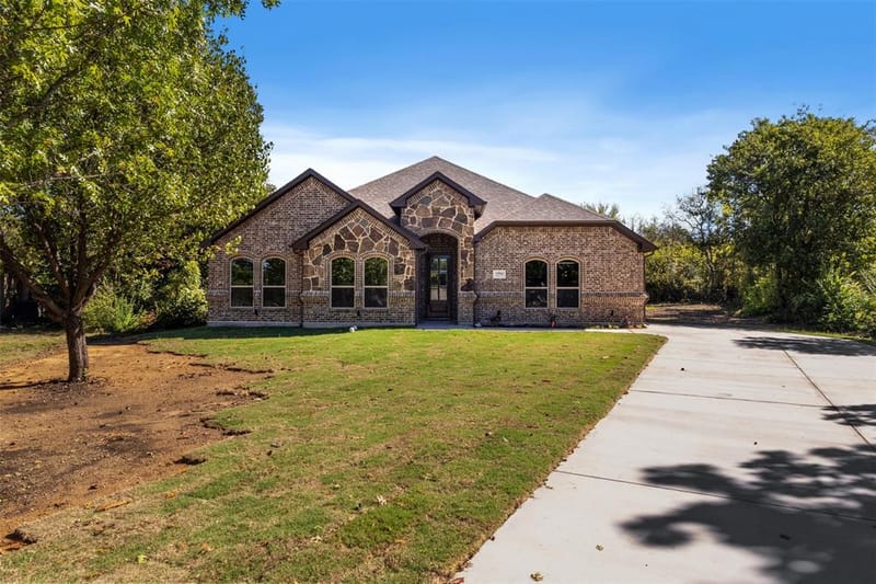 1594 E Springcrest Circle, Lancaster TX 75134 - Photo 3