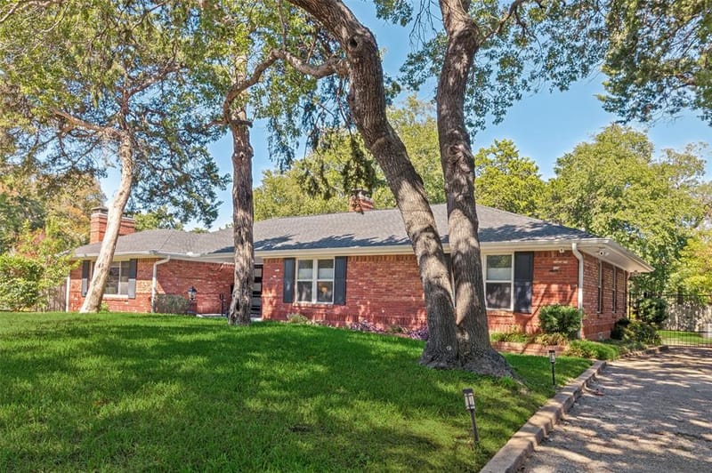 447 W Colorado Boulevard, Dallas TX 75208