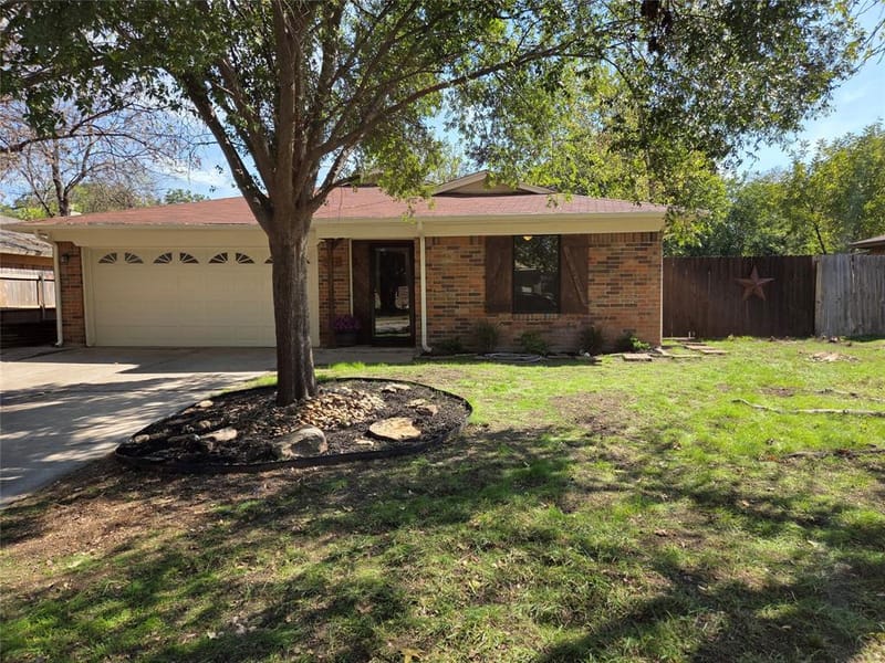 421 Allencrest Drive, White Settlement TX 76108