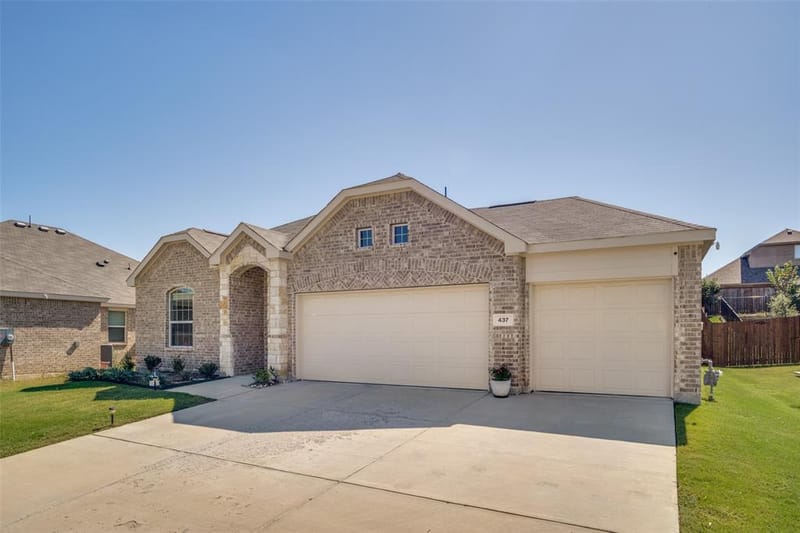 437 Ridge Drive, Justin TX 76247 - Photo 2