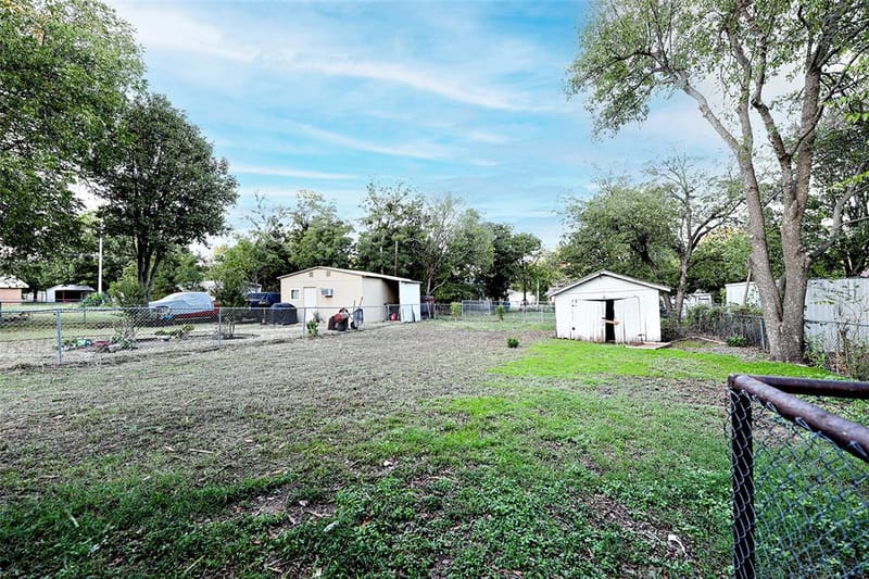 507 Orchard Street, Bowie TX 76230 - Photo 23