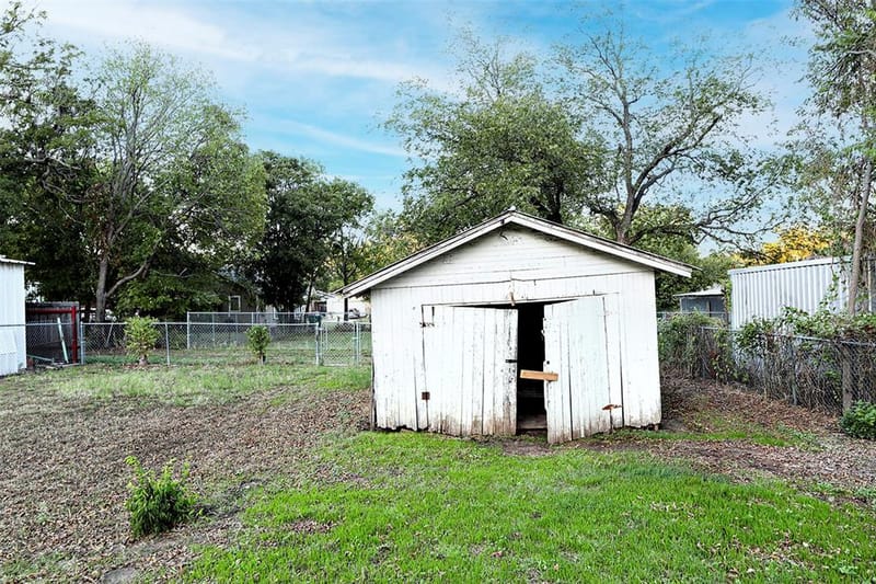 507 Orchard Street, Bowie TX 76230 - Photo 21