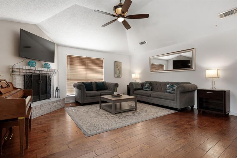 4948 Shady Oak Trail, Grand Prairie TX 75052 - Photo 6