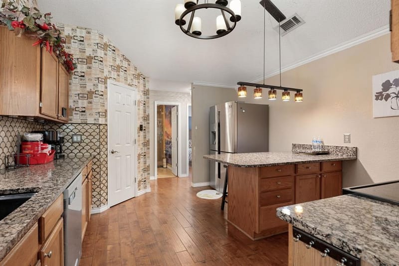 4948 Shady Oak Trail, Grand Prairie TX 75052 - Photo 9