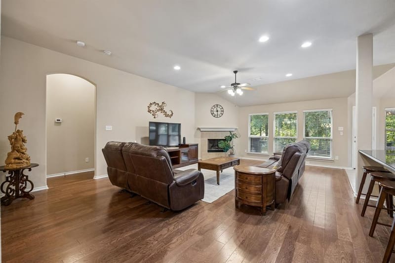 504 Valencia Drive, Arlington TX 76002 - Photo 6