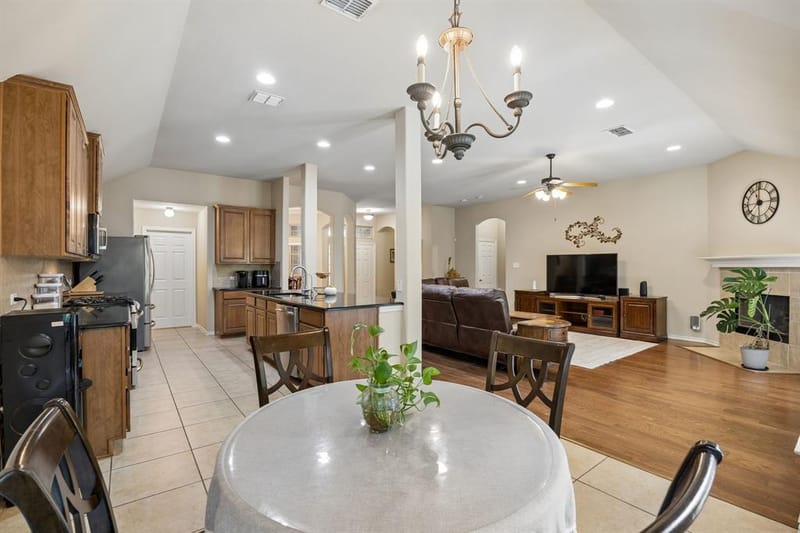 504 Valencia Drive, Arlington TX 76002 - Photo 12