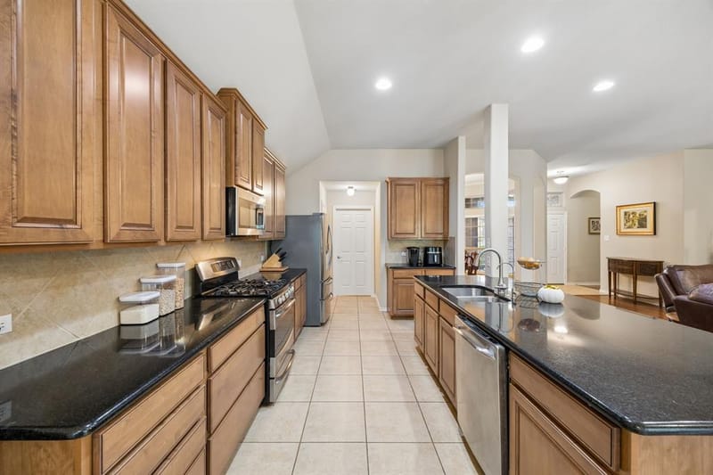 504 Valencia Drive, Arlington TX 76002 - Photo 9