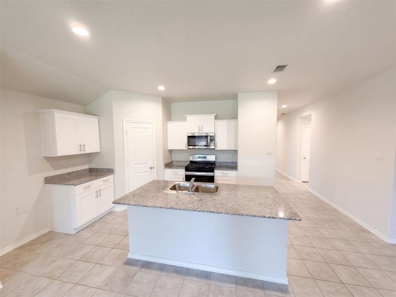 517 Bronze Circle W, Springtown TX 76082 - Photo 7