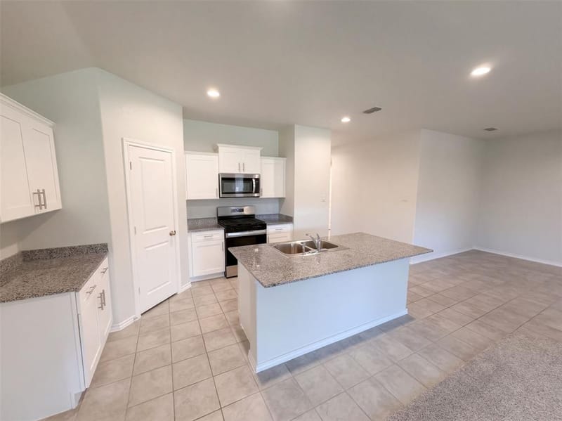 517 Bronze Circle W, Springtown TX 76082 - Photo 8