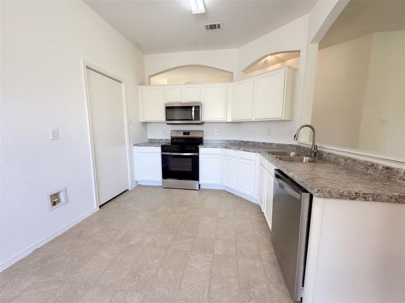 6704 Pony Express Trail, Arlington TX 76002 - Photo 2
