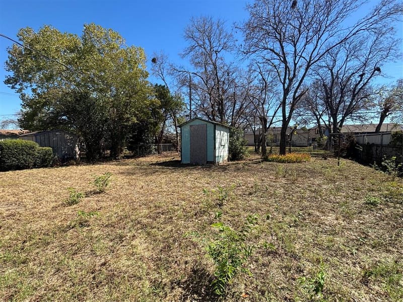 2436 Rattikin Road, Fort Worth TX 76105 - Photo 10