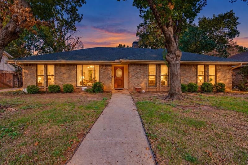 2403 Radcliffe Drive, Arlington TX 76012
