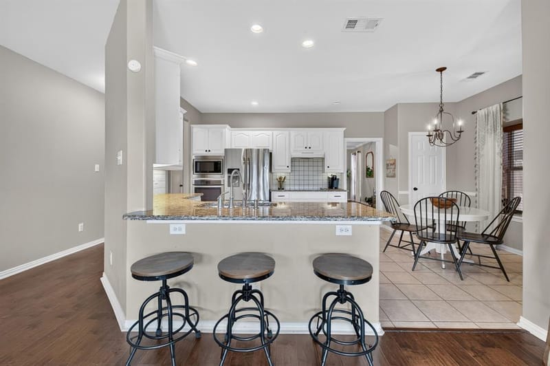 2039 Camelot Drive, Lewisville TX 75067 - Photo 6