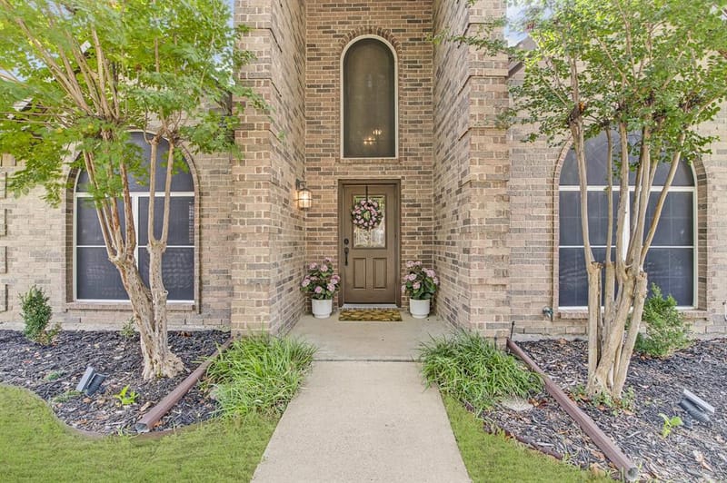 2039 Camelot Drive, Lewisville TX 75067 - Photo 3